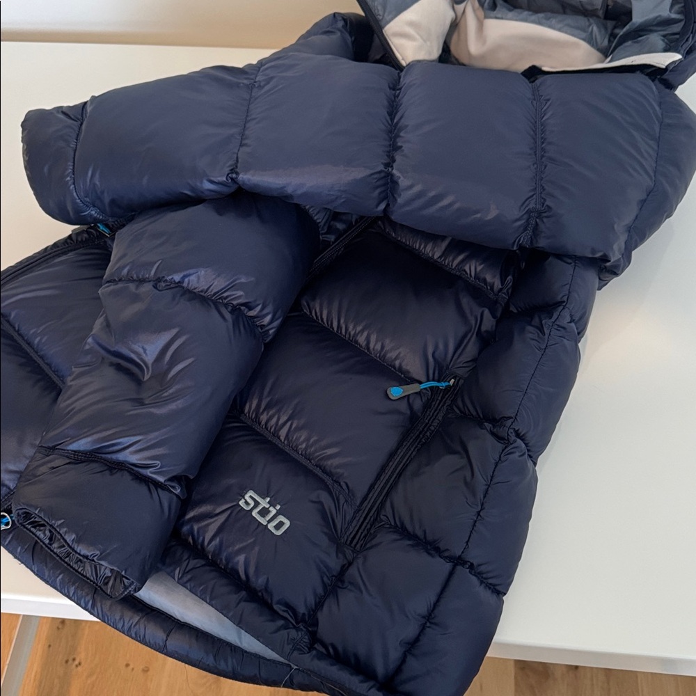Stio puffer - navy, small: Women's Hometown Down Hooded Jacket, mountain shadow - Picture 3 of 5